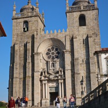 Rudi (left) with the cathedral of Porto